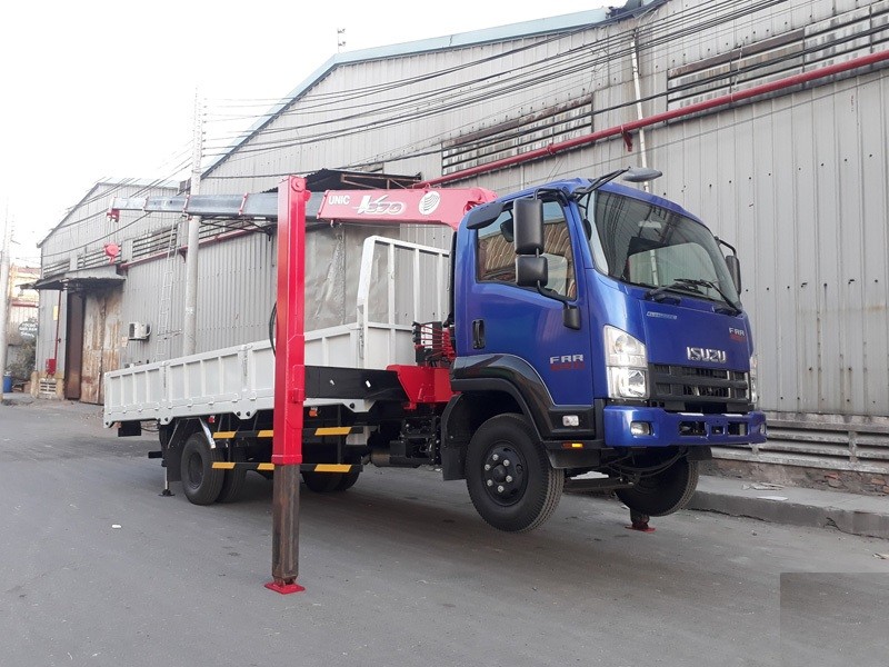 XE TẢI ISUZU FRR90NE4 GẮN CẨU UNIC URV 375
